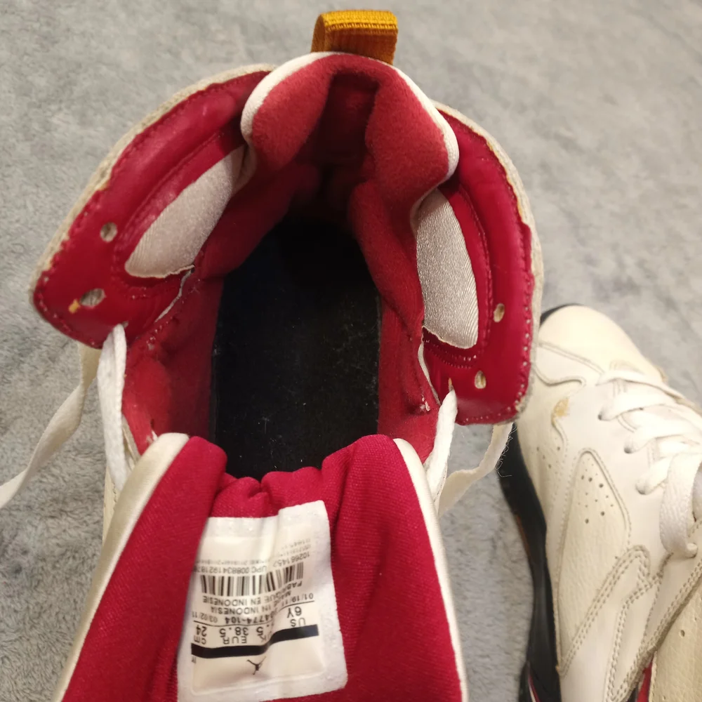 Jordan Men's White and Red Sneakers Size 6Y - Picture 9 of 10